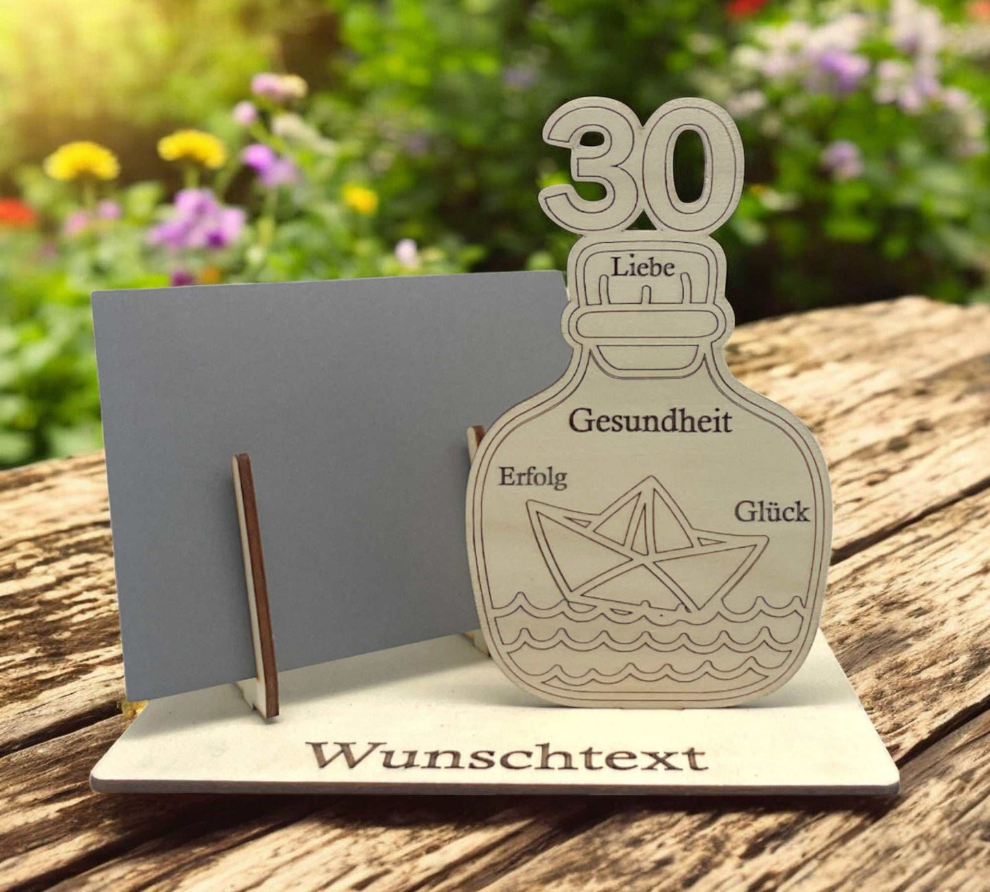 30. Geburtstag – maritime Gutscheinverpackung mit stilvollem Flaschen-Design, Papierboot und Gravur. Ideal für Geldgeschenke oder Gutscheine.