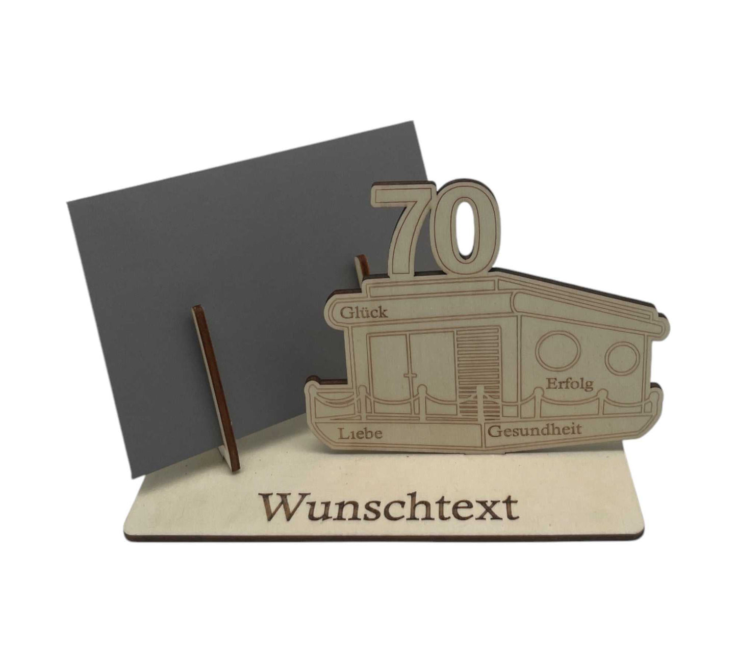 Besondere Gutscheinverpackung für den 70. Geburtstag – kreatives Motiv mit Hausboot, Gravur und Glückssymbolen für eine persönliche Note.
