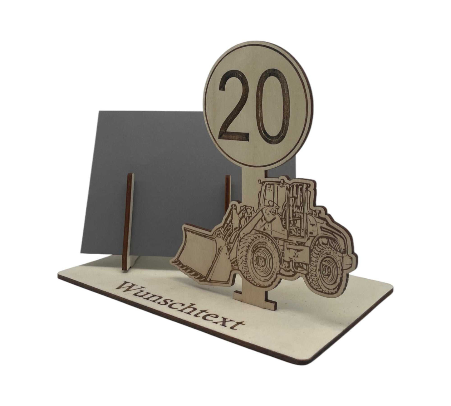 Gutschein stilvoll verpacken zum 20. Geburtstag – Holzverpackung mit Radlader-Motiv und individueller Gravur für Maschinenliebhaber.