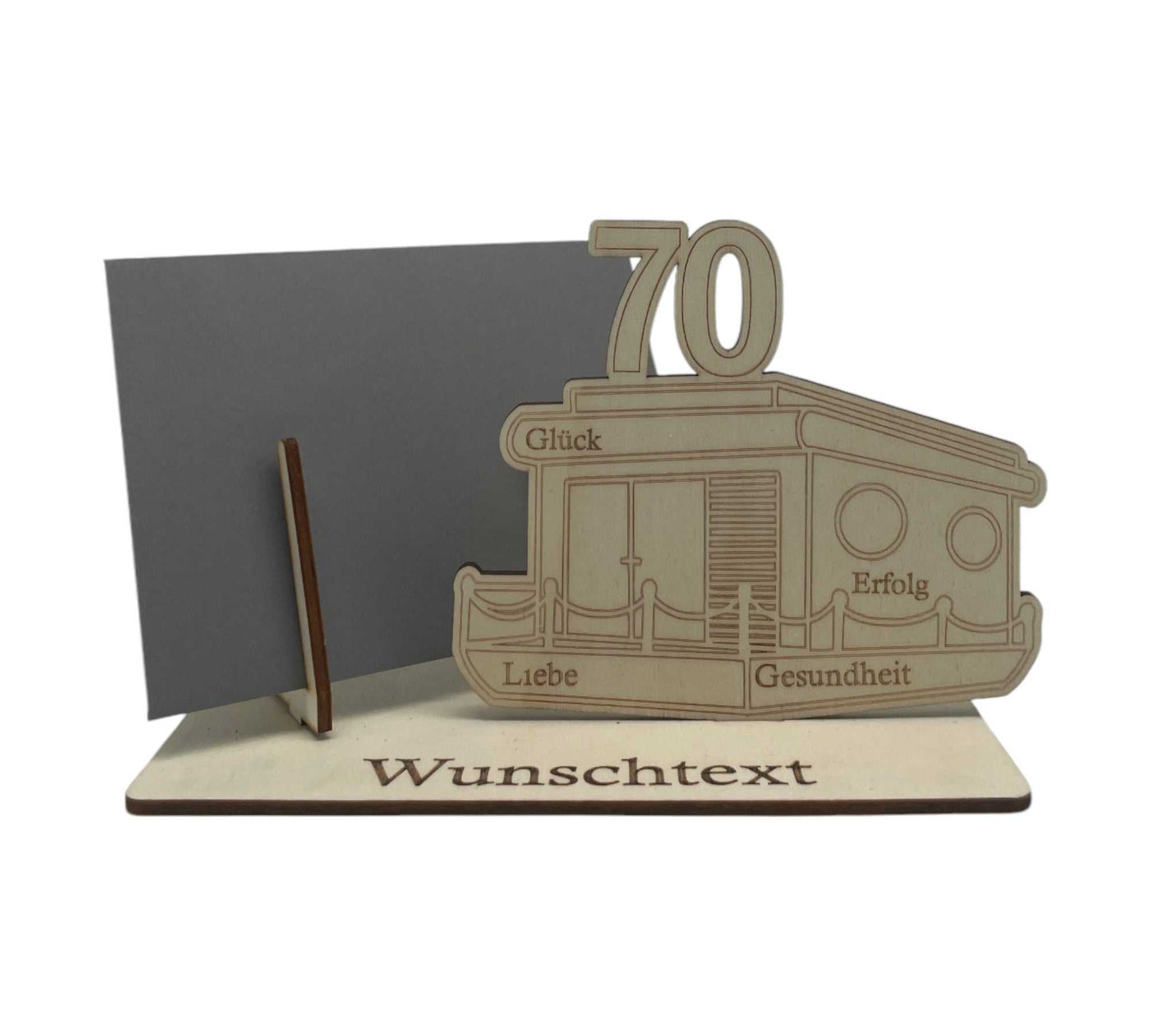 Gutschein stilvoll verpacken zum 70. Geburtstag – Holzverpackung mit Hausboot-Design und Wunschgravur für eine besondere Geschenkidee.