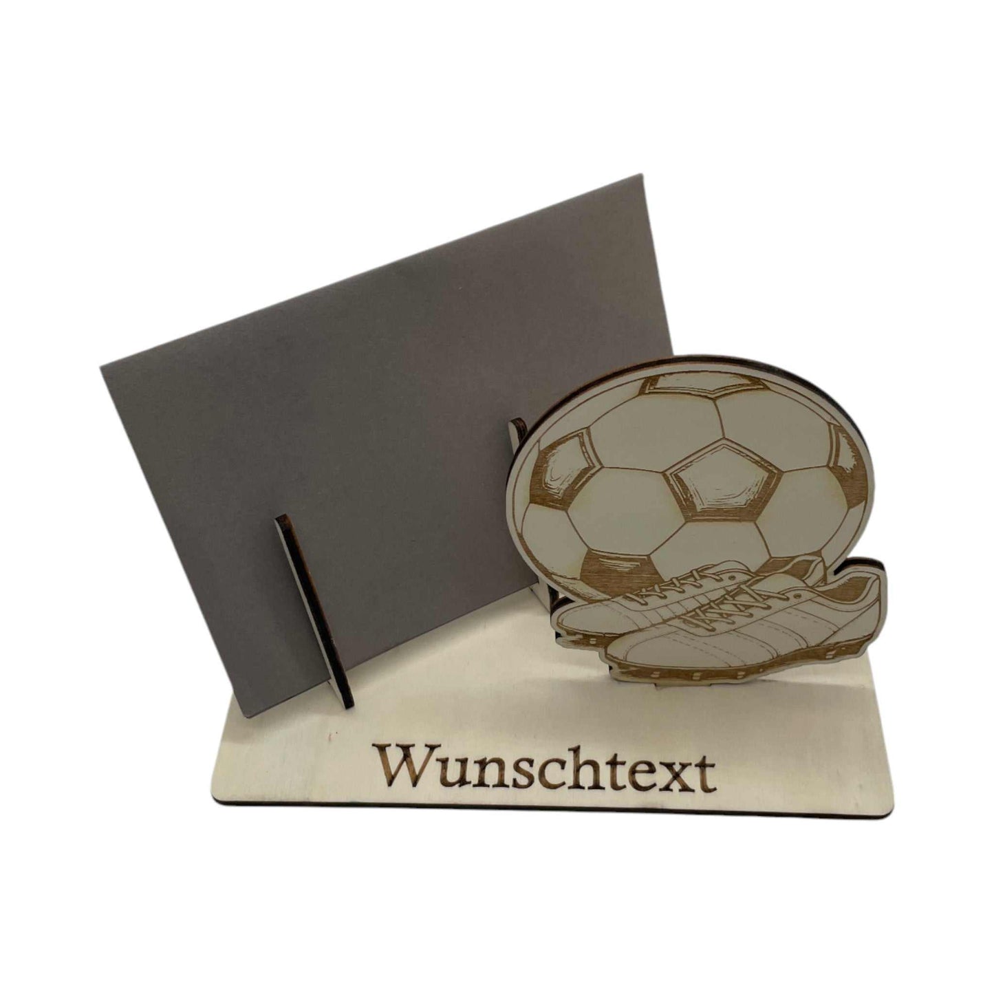 Gutscheinhalter aus Holz im Fußball-Design, ideal zum Gutschein verpacken für Fans des Sports. Personalisiert mit Wunschtext.