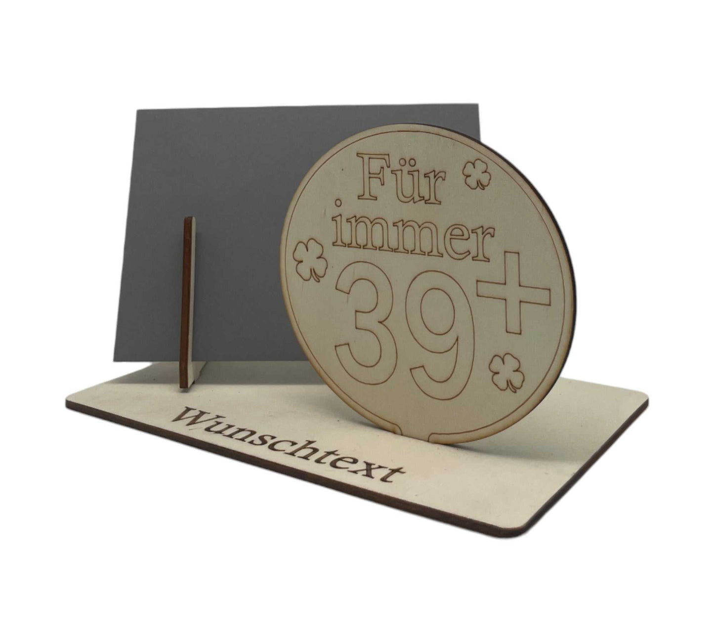 Individuelle Geschenkverpackung für den 40 Geburtstag – witzige Gravur „Für immer 39+“ mit personalisierbarer Widmung.