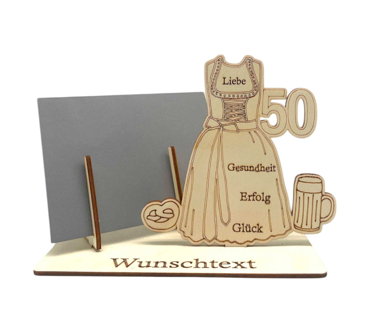 Personalisierte Gutscheinverpackung für den 50 Geburtstag – stilvolles Dirndl-Design mit Brezel und individueller Gravur.
