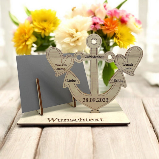 Gutscheinhalter mit einem Wunschtext graviert. zur Hochzeit
