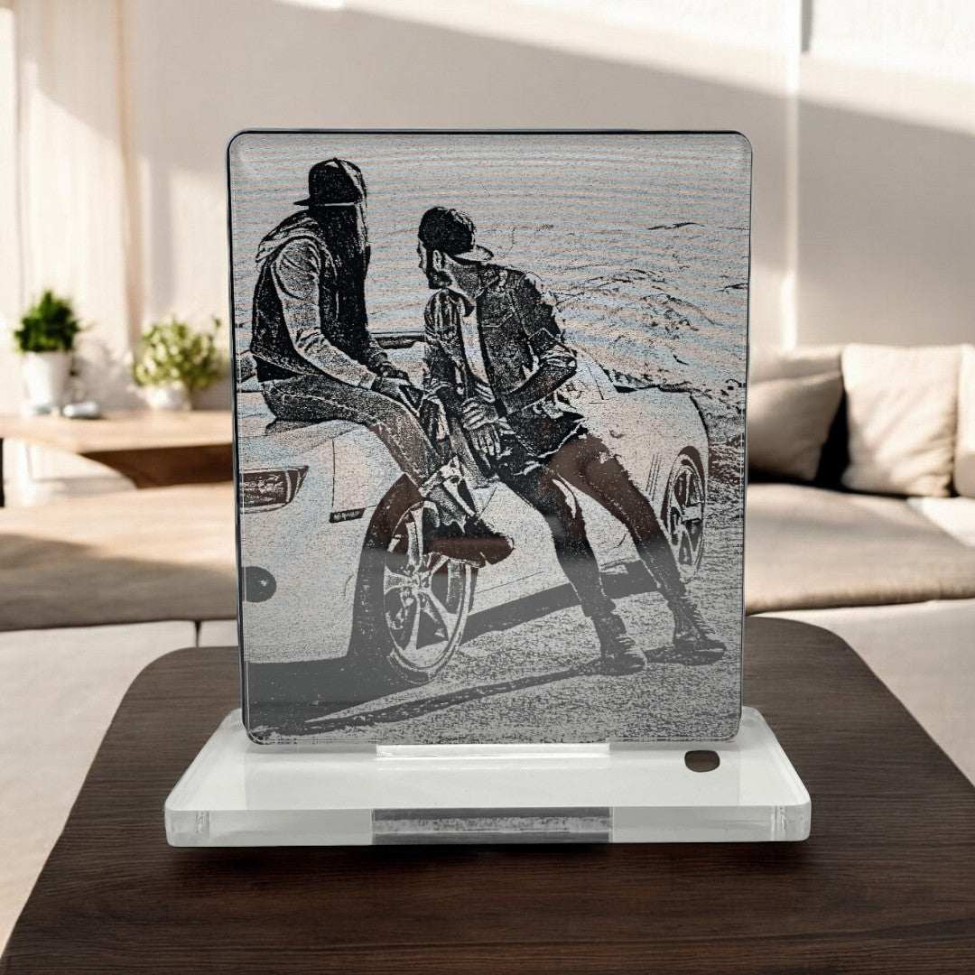 Acryl Fotogravur personalisiert mit Hundemotiv und schwarzer Rückplatte für besseren Kontrast