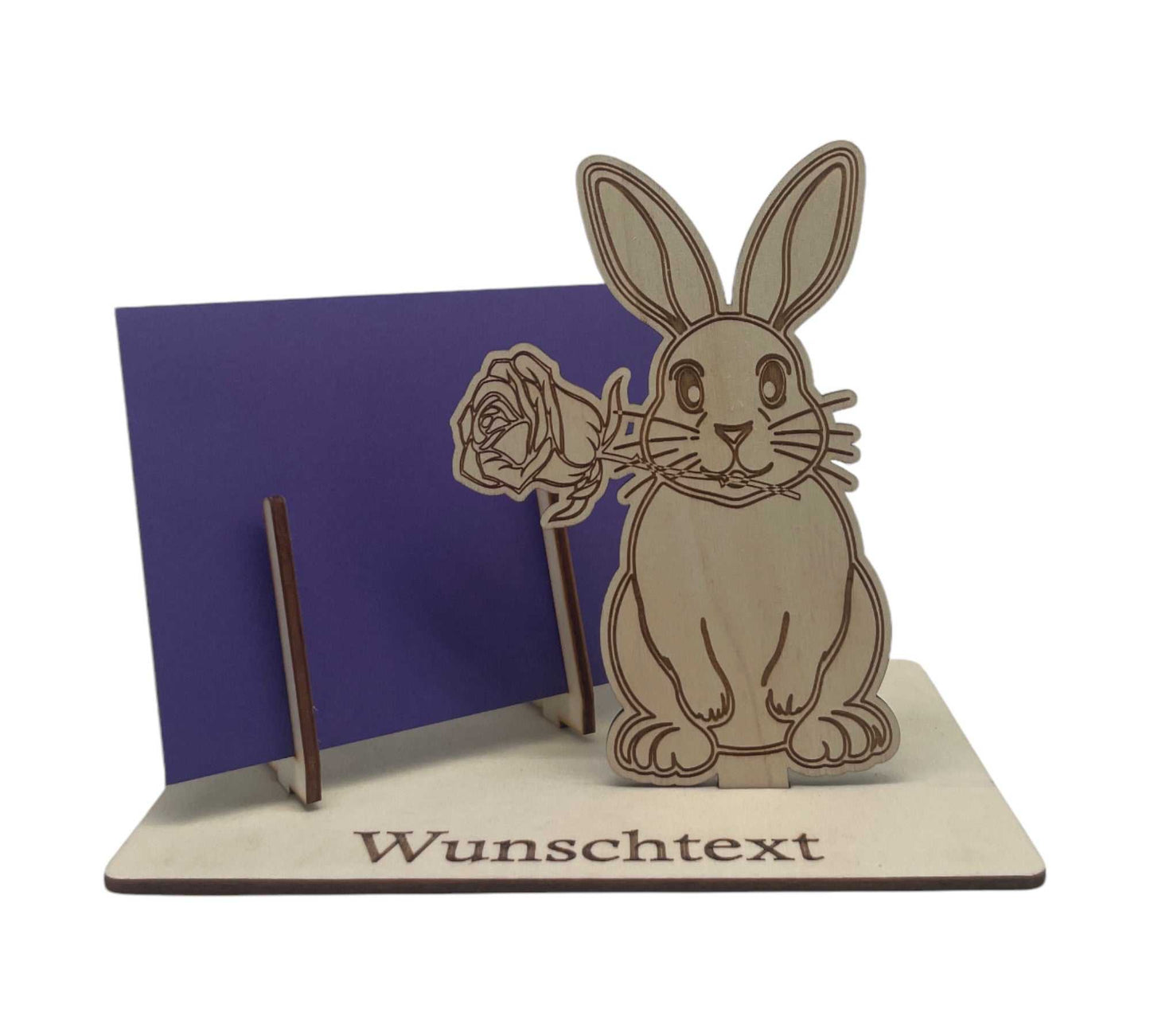 Dekoidee mit Holzhasen und Rose als Gravur