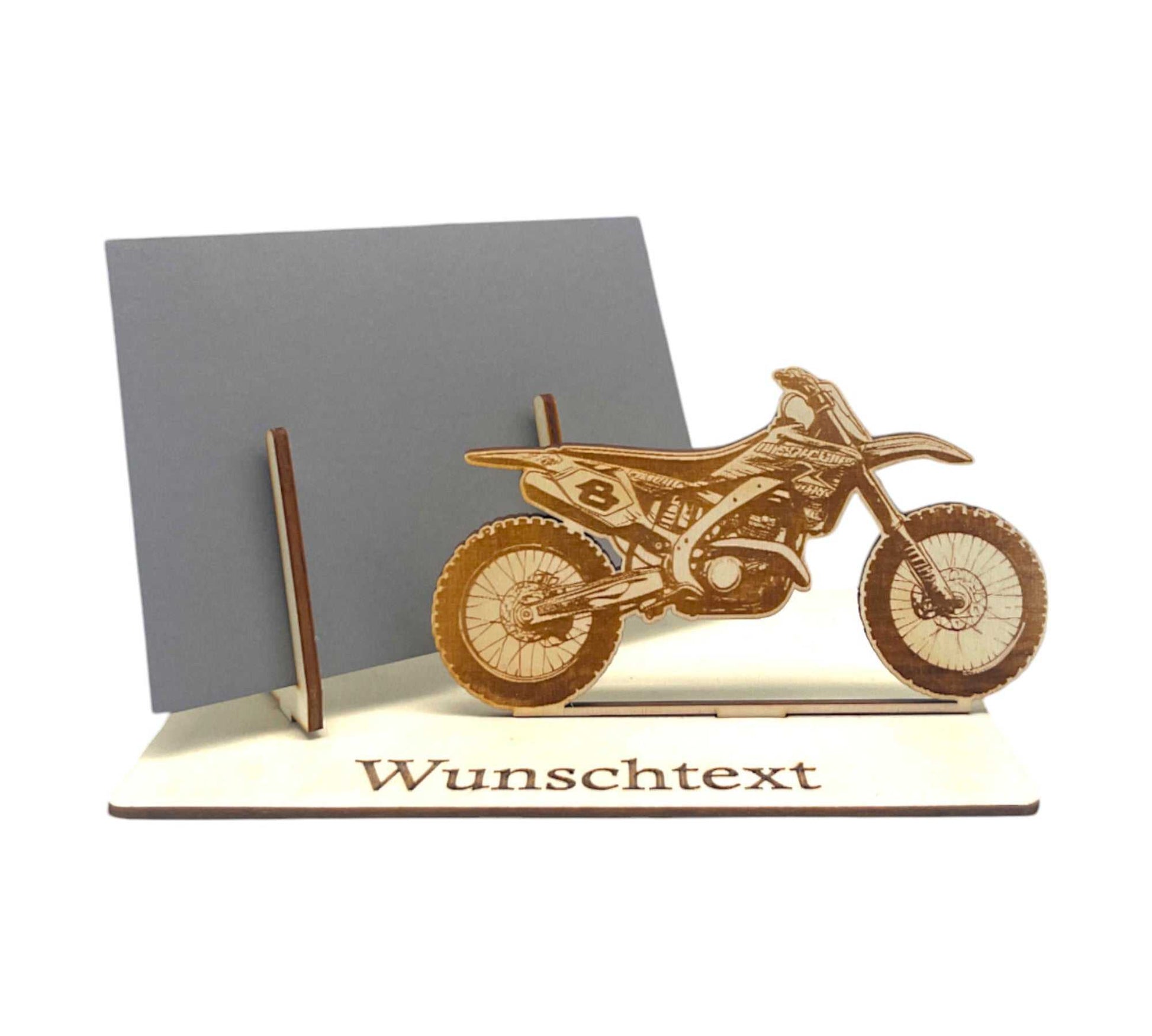 Gutscheinhalter mit Motocross-Maschine – auf fester Holzgrundplatte