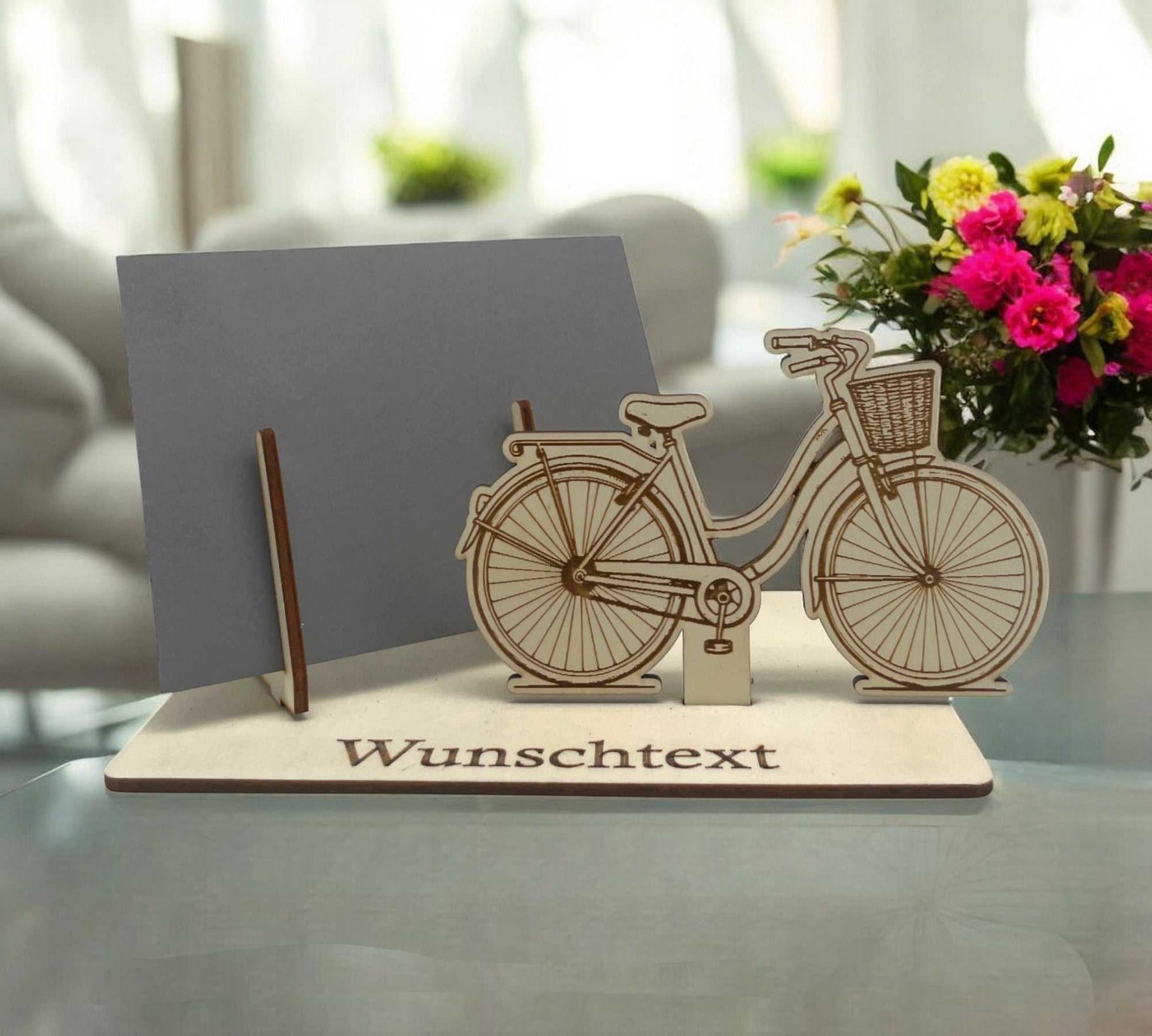 Geldgeschenk verpacken mit klassischem Fahrrad aus Holz und Korb am Lenker