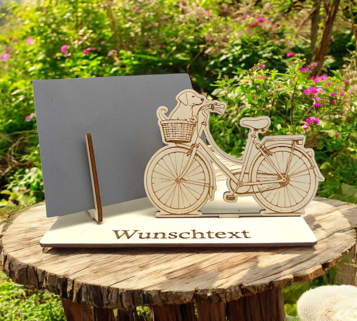 Geldgeschenk verpacken mit Hund im Fahrradkorb – Gravur aus Pappel-Bastelholz