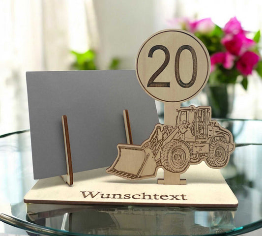 Gutschein verpacken zum 20. Geburtstag – Radlader-Motiv mit Zahl und Wunschtext