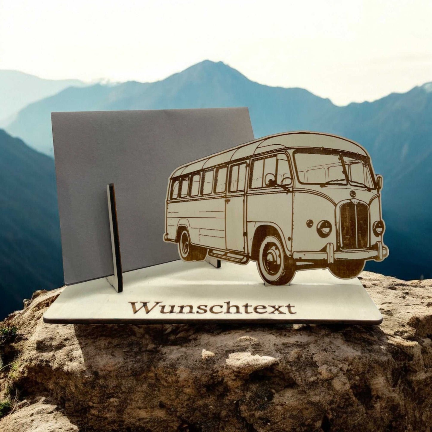 Gutschein verpacken – Holz-Gutscheinhalter im Vintage-Reisebus-Design, perfekt für Reisegutscheine und Geburtstagsgeschenke.