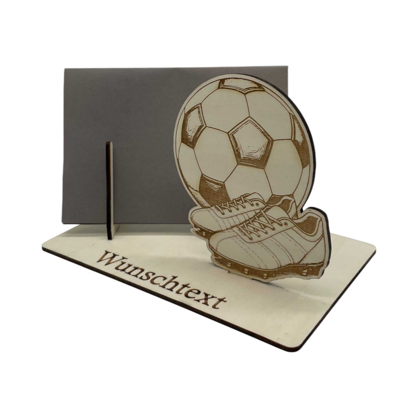 Fußball-Gutscheinhalter aus Holz mit Schuh-Motiv, perfekt zum Gutschein verpacken für Sportbegeisterte. Mit Wunschtext personalisierbar.