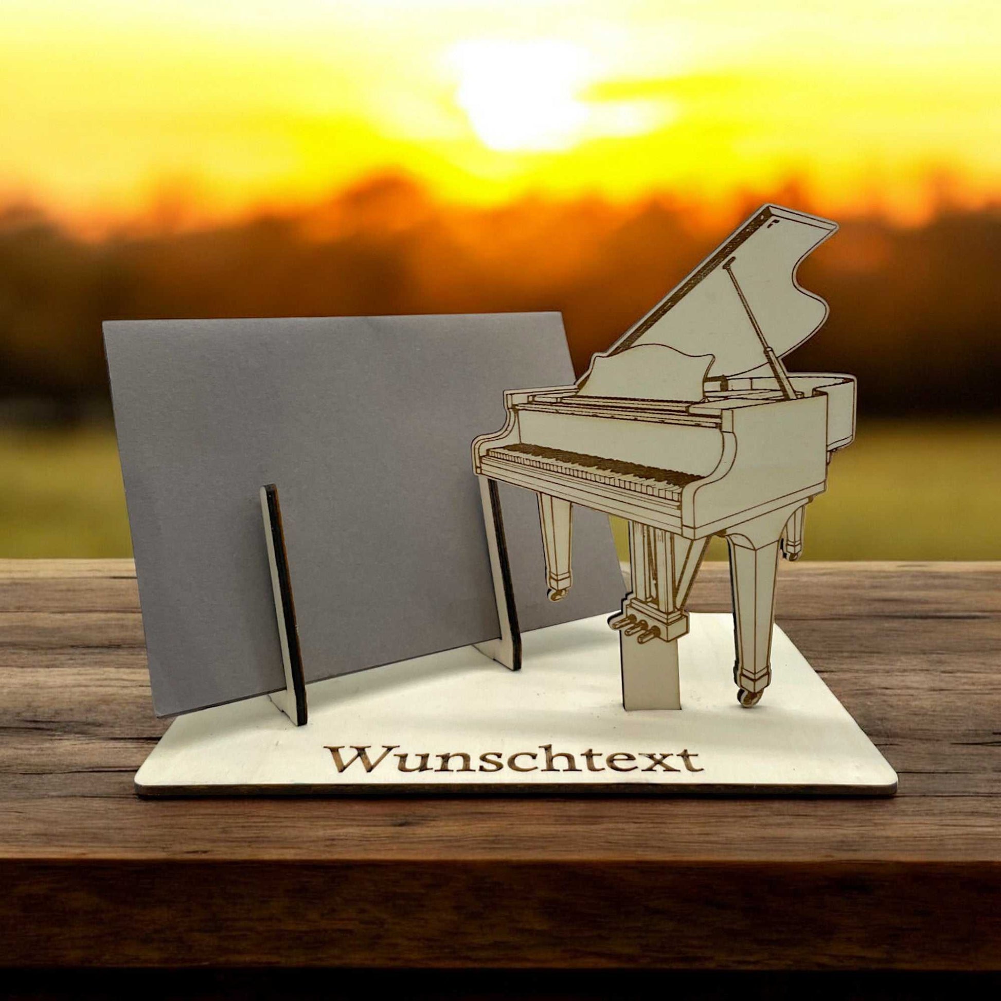Geldgeschenk verpacken für Pianist:innen – Klavier auf Steckplatte mit Textfeld