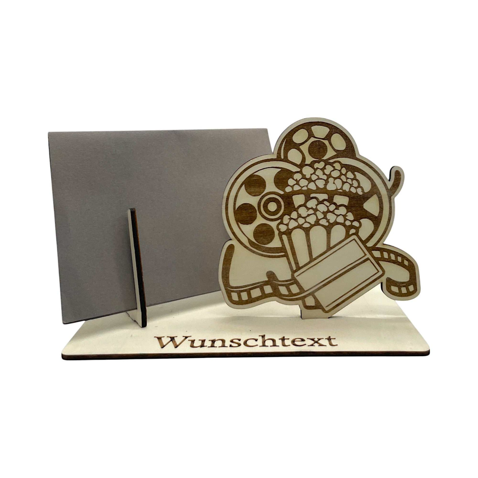 Gutscheinhalter mit Filmrolle, Popcorn und Gravurfläche aus Holz