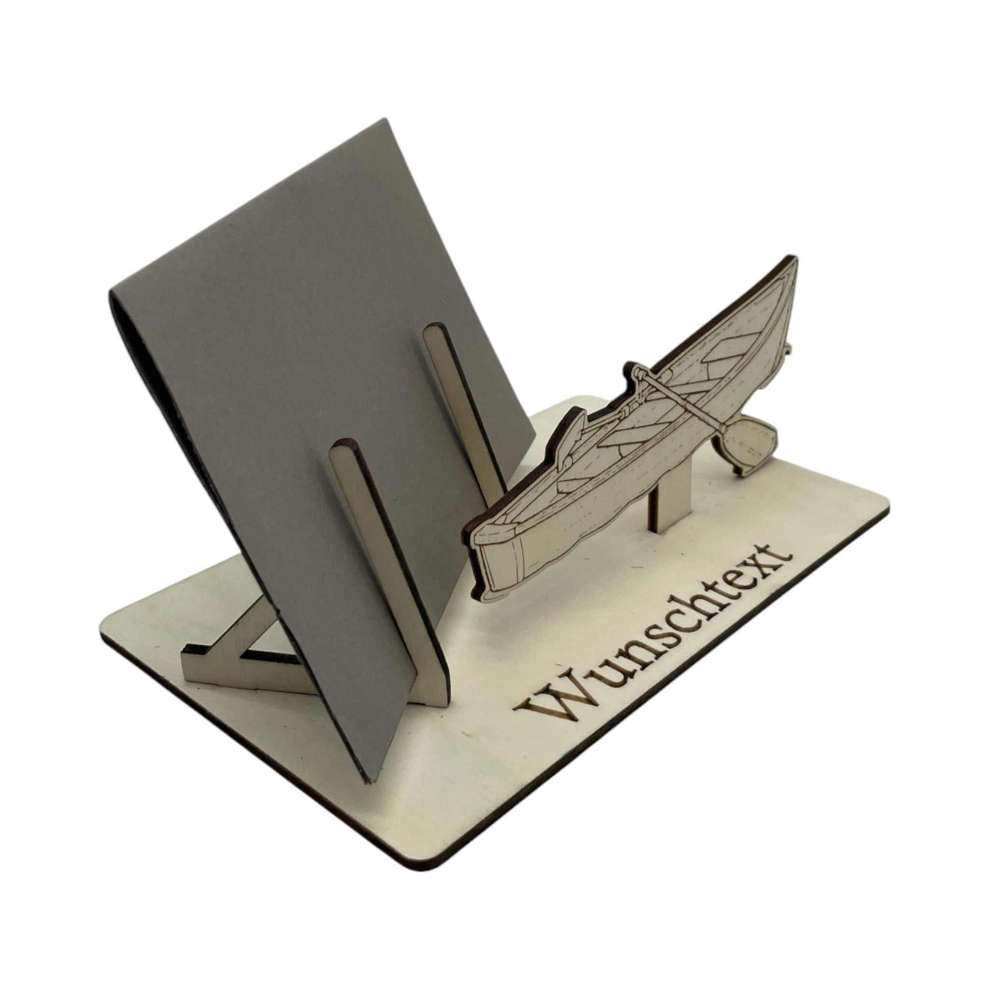 Gutschein verpacken für Naturfreunde – Ruder-Boot aus Holz als Motiv