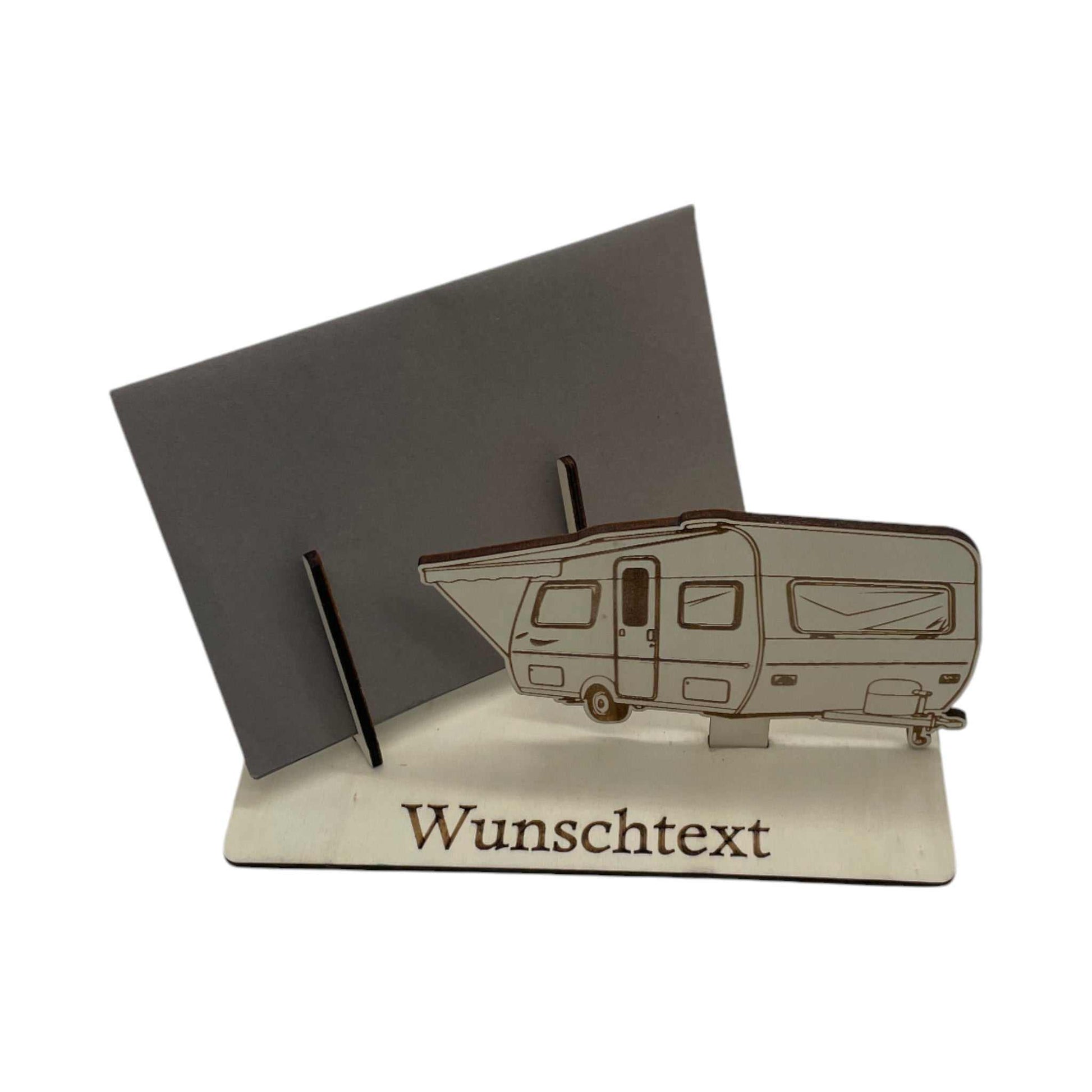 gutschein für markise basteln Gutschein verpacken für Campingfreunde – mit Wohnwagen-Motiv aus Holz