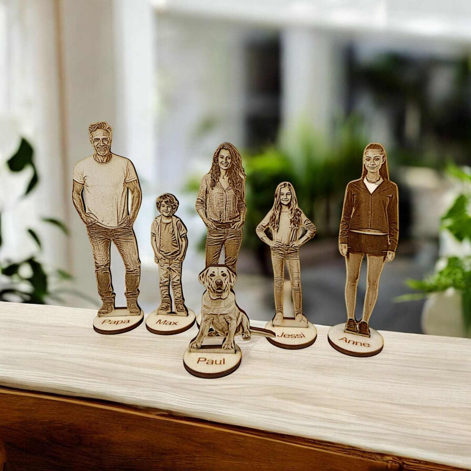 Fotogravur als Holzfigur nach Fotovorlage – personalisierte Figuren aus Holz graviert