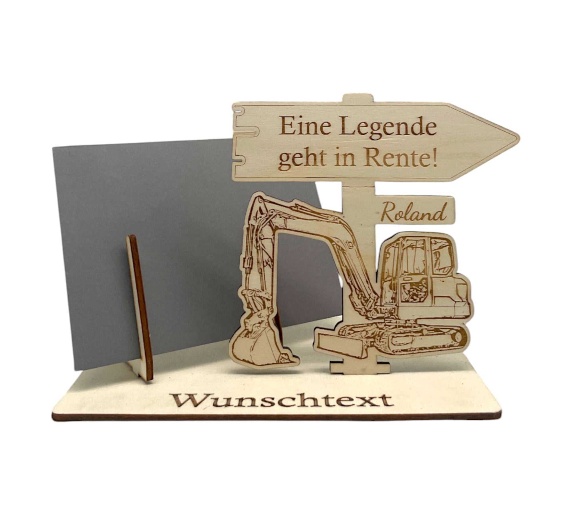 Personalisierte Gutscheinverpackung mit Gravur „Eine Legende geht in Rente!“ – liebevoll gestaltetes Design mit Bagger.