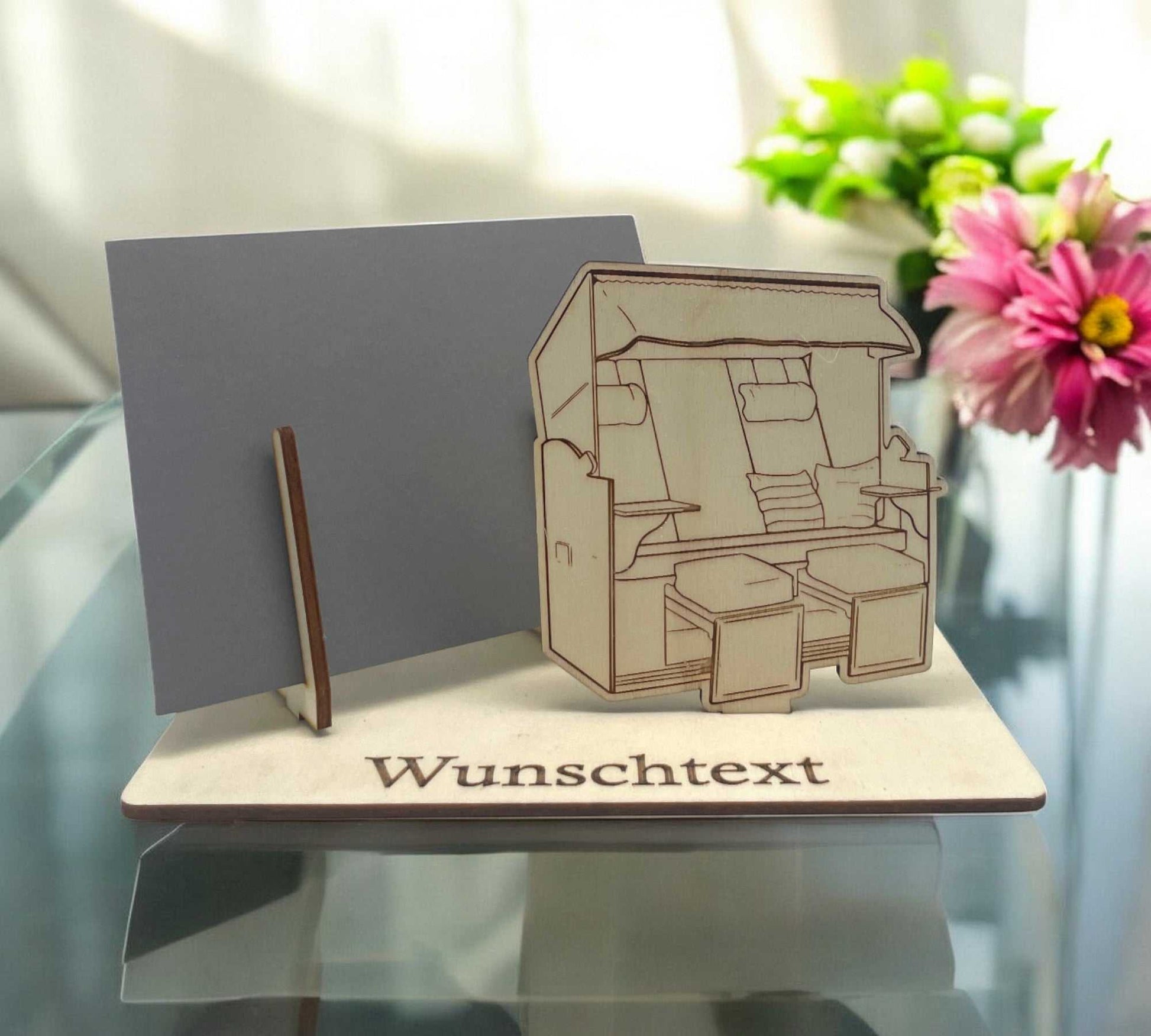 Gutschein verpacken für zwei – Motiv Strandkorb mit Gravurfläche